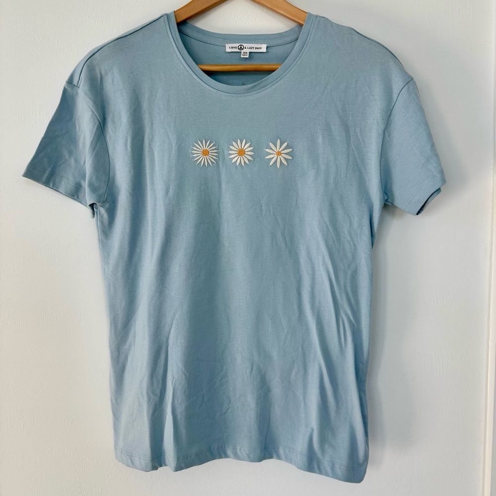 Urban Outfitters Blue Tee with Daisy Design